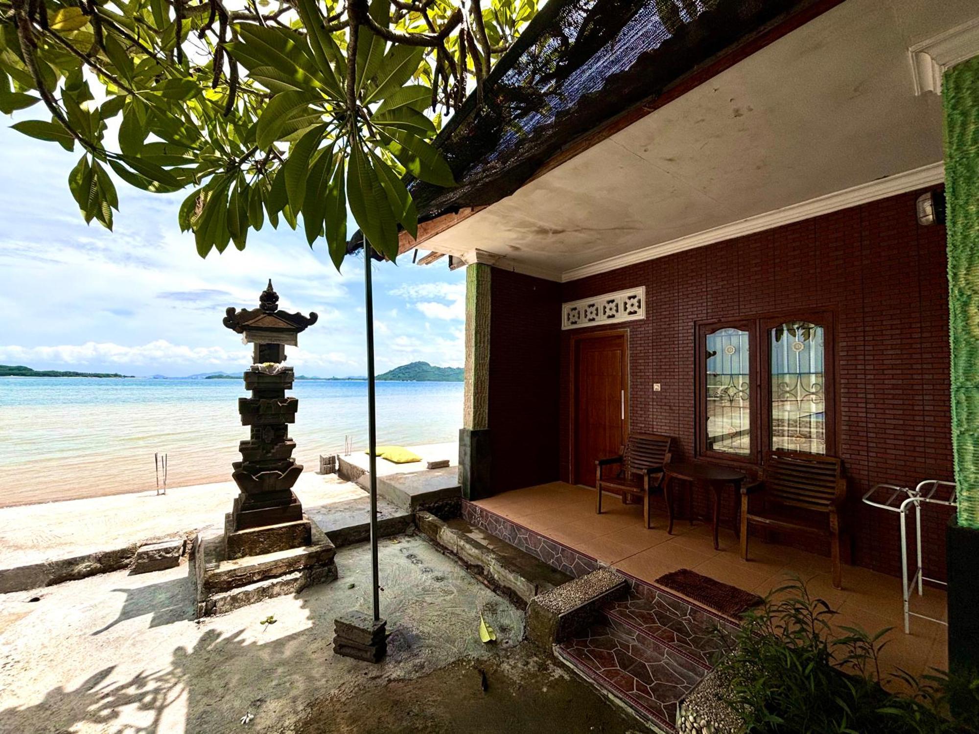 Krisna Bungalows And Restaurant Sekotong Exterior photo