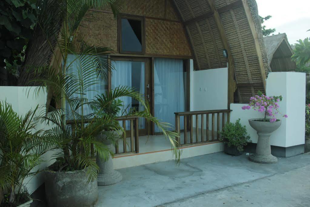 Krisna Bungalows And Restaurant Sekotong Exterior photo